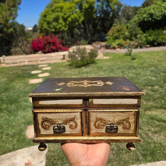 Vintage Florentine Style Gold Gilted Jewelry Storage Music Box - Picture 3 of 15